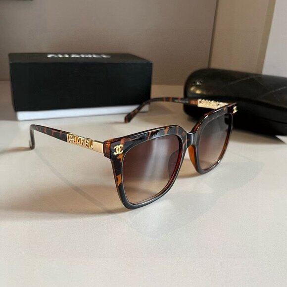 New Chanel  sunglasses with original case - Picture 1 of 5